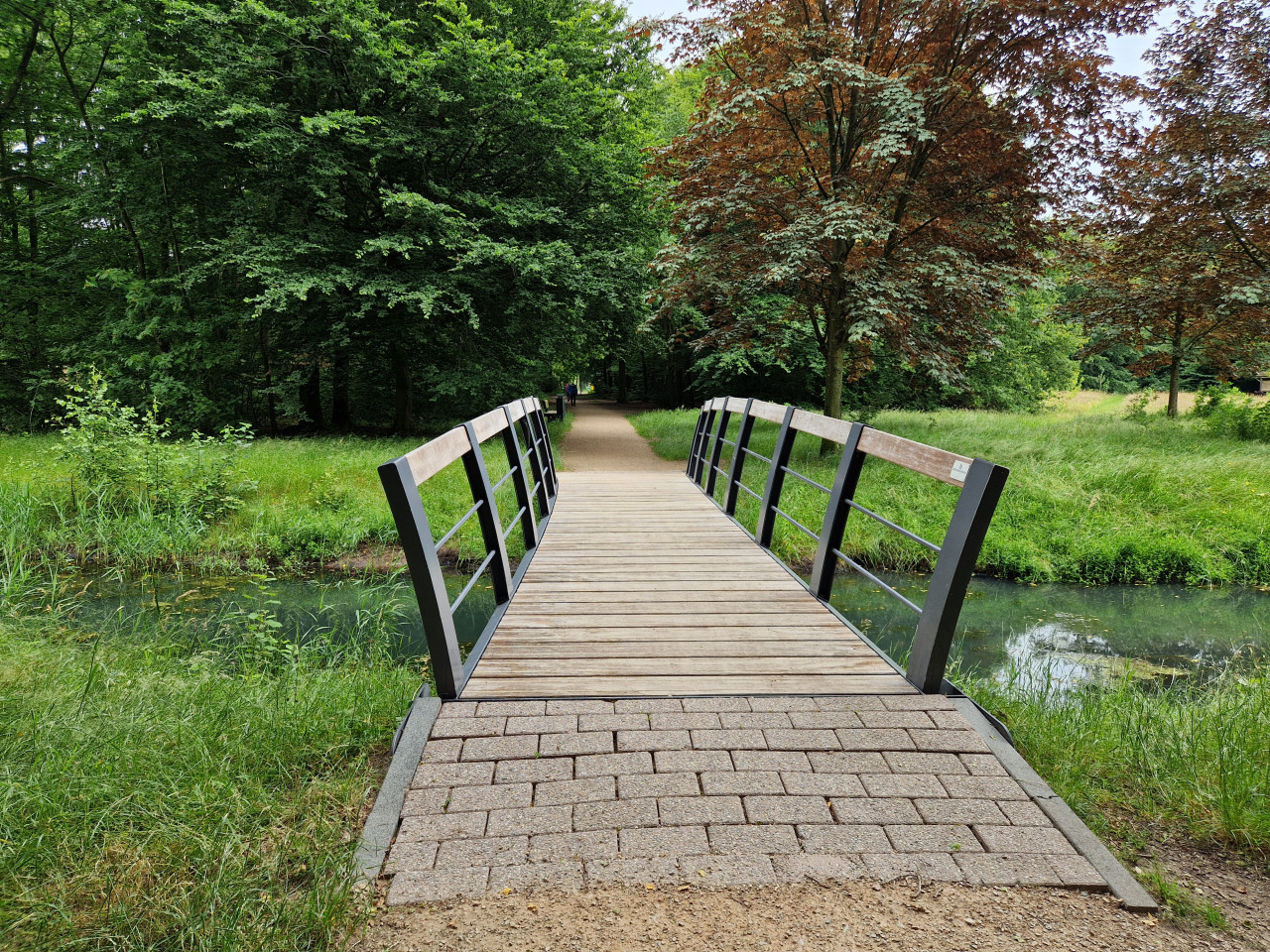 Fietrsbrug in stadspark Huizen