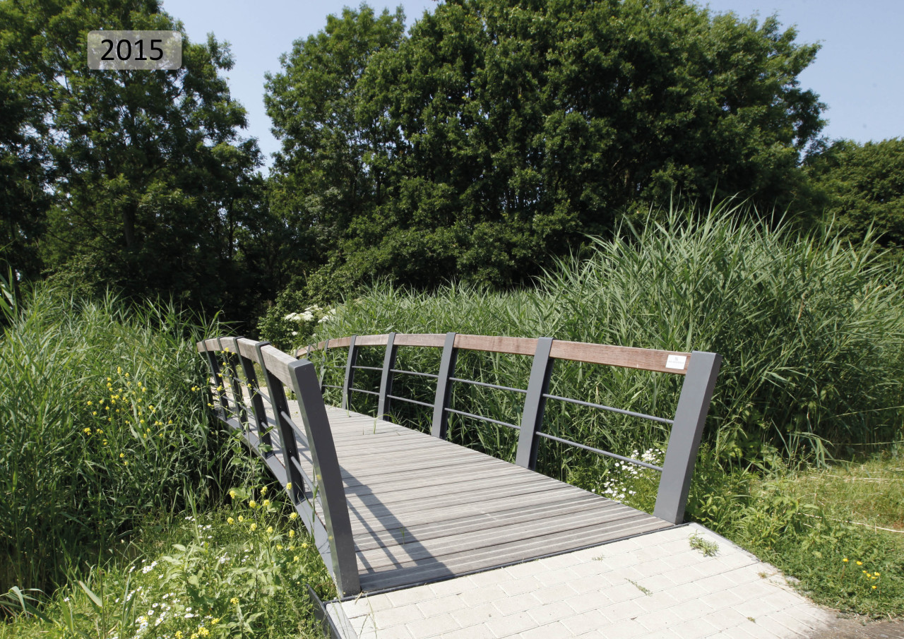 Voet en fietsbrug in Huizen 2015