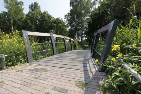 Voetgangersbrug getailleerd